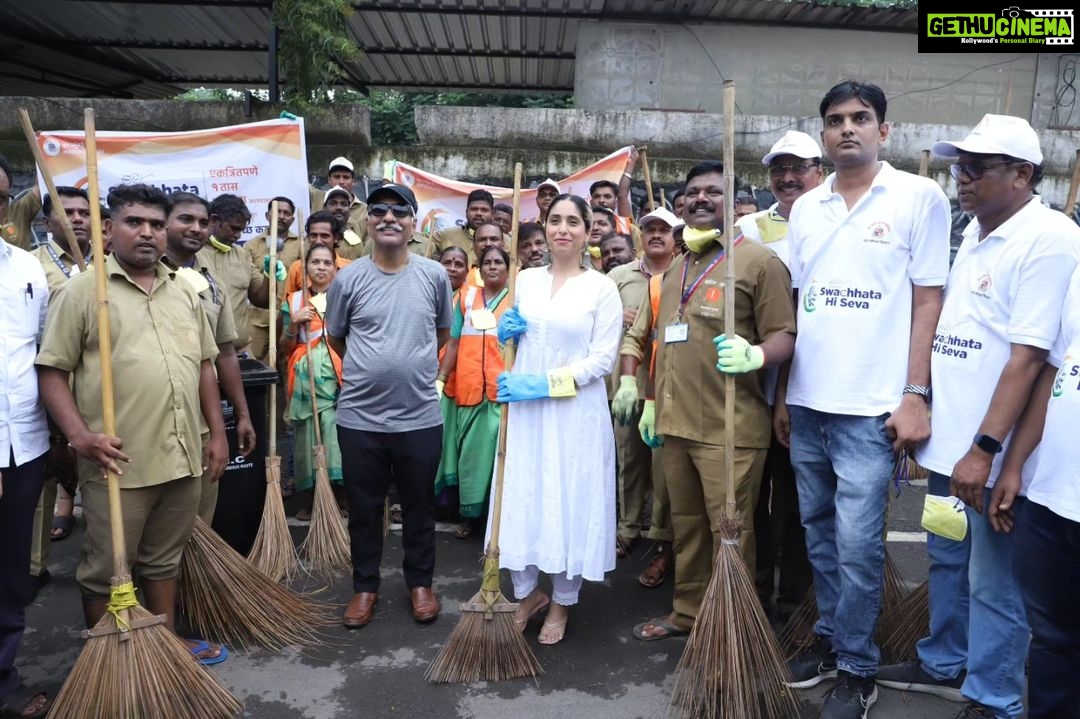 Neha Bhasin Instagram - Sab bmc karamchariyon ko mera Salaam @my_bmc *Swachh Mumbai Majhi Mumbai* Campaign in West ward Jurisdiction Officers Present DMC zone-5 Shri Harshad kale Assistant Commissioner Shri Vishvas Mote Ward Ex. Engineer M/W Shri Bembade EE & DO Shri. Sagar Asstt. Engineer Shri Santosh Nikalje Asstt. Engineer Shri Deepak Madane MOH Smt. Puja Desai # Yogiraj Shetty # Paras Bajpai # Gaanesh Awasthi #nehabhasin #swachhbharat