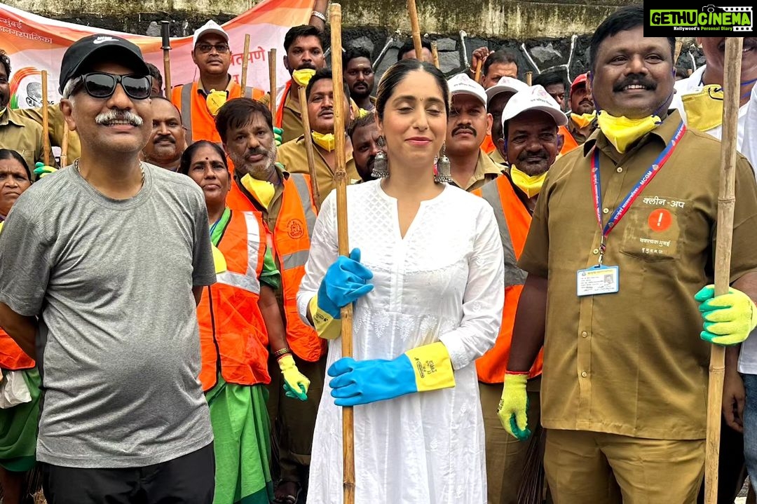Neha Bhasin Instagram - Sab bmc karamchariyon ko mera Salaam @my_bmc *Swachh Mumbai Majhi Mumbai* Campaign in West ward Jurisdiction Officers Present DMC zone-5 Shri Harshad kale Assistant Commissioner Shri Vishvas Mote Ward Ex. Engineer M/W Shri Bembade EE & DO Shri. Sagar Asstt. Engineer Shri Santosh Nikalje Asstt. Engineer Shri Deepak Madane MOH Smt. Puja Desai # Yogiraj Shetty # Paras Bajpai # Gaanesh Awasthi #nehabhasin #swachhbharat