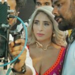 Neha Bhasin Instagram - Some moments from the video shoot. These pictures looked sad not being shared. Have a great weekend. kut kut 🥰 #nehabhasin #kutkutbajra