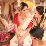Neha Bhasin Instagram - A Punjabi "in love with all things Kerala". The gorgeous Neha Bhasin (@nehabhasin4u) celebrates Onam with HT City Showstoppers. Creative direction and Styling: @sharaashraf Photos: @himanshusharmaphotographyy Set conceptualisation: @harinder1469 Outfits: @raw_mango, @fivepointfive.in (Sarees) and @ashagautamofficial (Blouses) Jewellery: @apalabysumitofficial Hair and Makeup: @makeoverby_anna and @makeupnhairbyamitajuneja Models: @tannurawattt, @i_ankitapauriyal, and @ritaa_kundu Coordination (models): @sunnysaprra.sunshine @ssmodelmanagement_ssmm Artist management: @shimmerentertainment Production: @_prachisapra_, @kayanaaaaat, and @pakhi6201 Location: The White House, Jantar Mantar, New Delhi #nehabhasin #onam #happyonam #onamcelebration #onamsaree #onamspecial #onamfestival #onam2023 #desilook #fashion