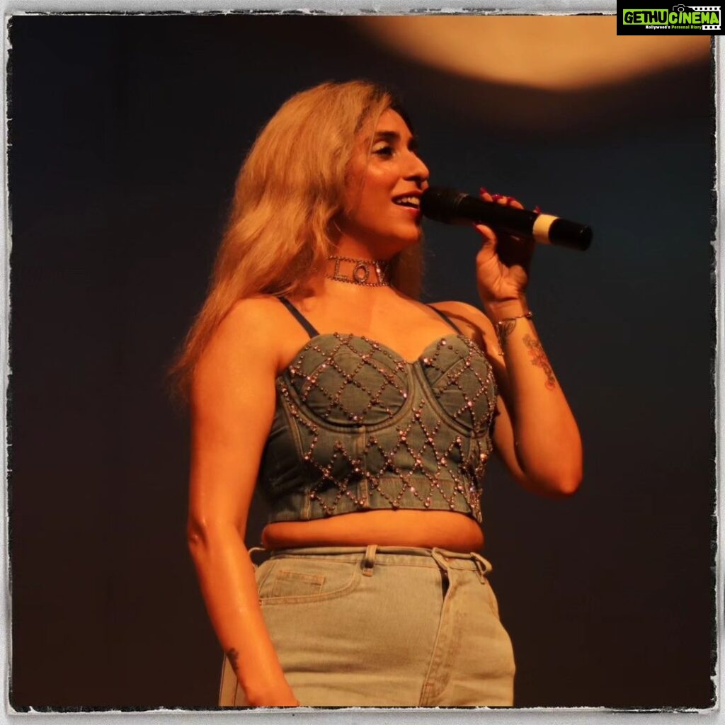 Neha Bhasin Instagram - Embracing the magic of the evening with Neha's soulful melodies. 🎶✨ Picture credits: @200mmshots @raw._.archive @_0sheen_ (Projekt)🤍 #SoulfulEvenings #NehaMagic #MusicNights #magicoflsr #concert #photography