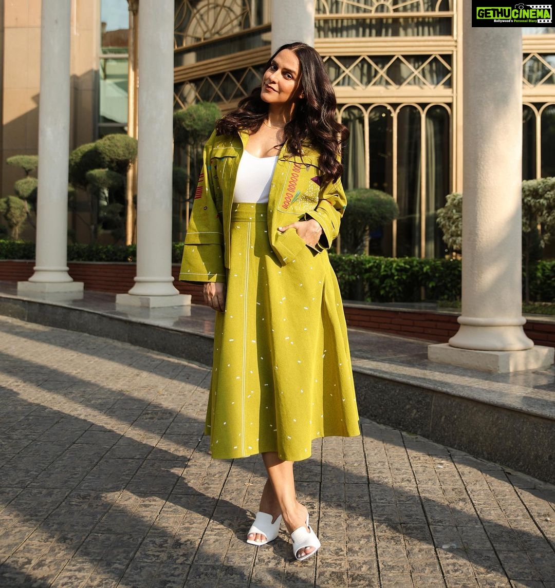 Neha Dhupia Instagram - Glowing green ☘️ …. #dehidiaries Congratulations my fav crew @onefridayworld on the opening of a mega store … happy shopping people at mall of india . . . . @diva_rose21 @karanrai001 @kiran_chhetri92 @dgphotoworks @shahinmannan @elevate_promotions @onefridayworld