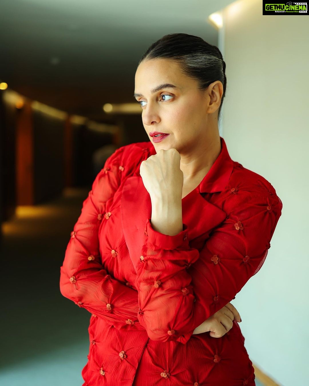 Neha Dhupia Instagram - Zooming into you ♦️…. . . . . . . . . #workmodeon #Ateam @anamikakhanna.in @misho_designs @diva_rose21 @karanrai001 @kiran_chhetri92 @thephotodost 📸
