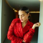 Neha Dhupia Instagram - Zooming into you ♦️…. . . . . . . . . #workmodeon #Ateam @anamikakhanna.in @misho_designs @diva_rose21 @karanrai001 @kiran_chhetri92 @thephotodost 📸