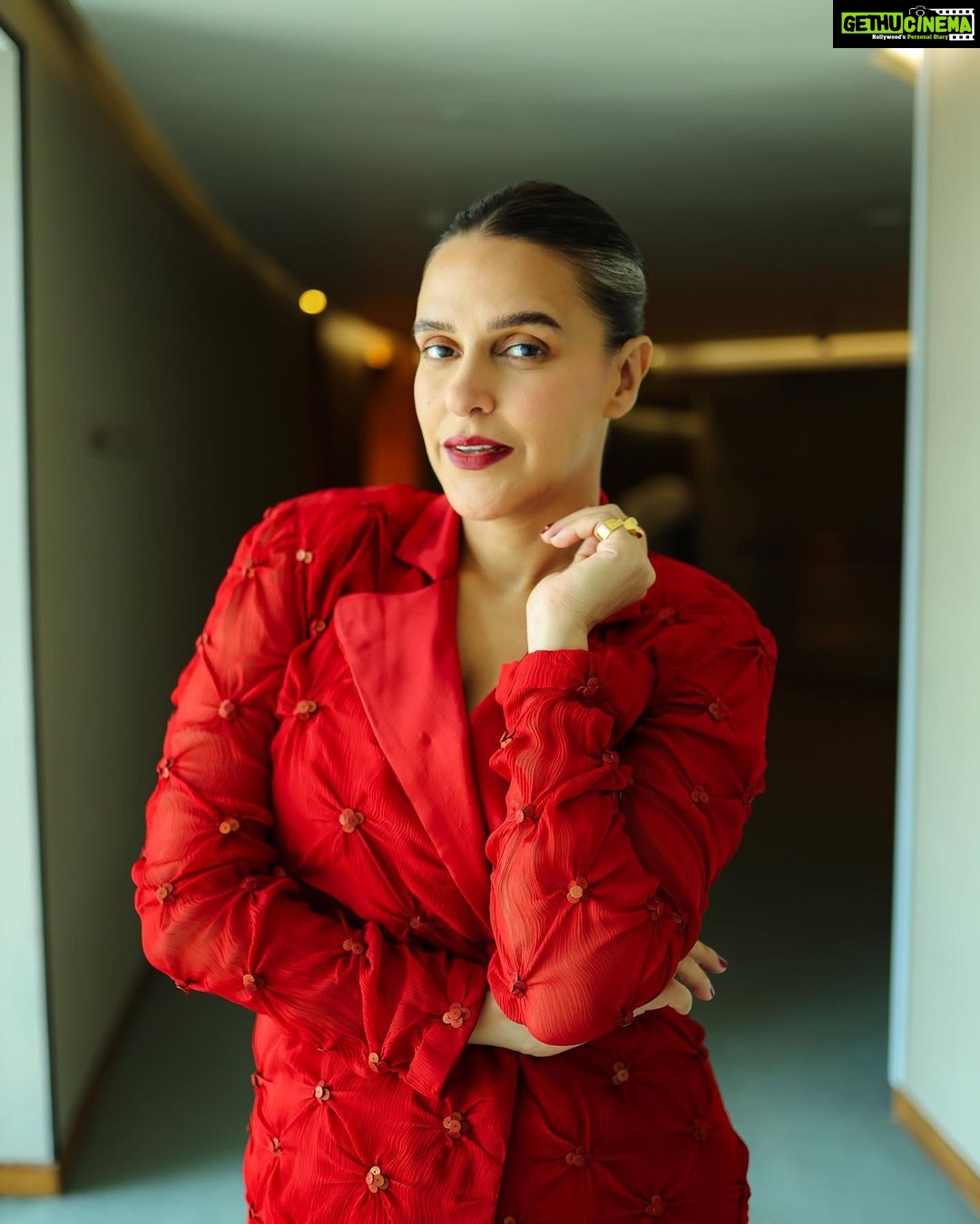 Neha Dhupia Instagram - Zooming into you ♦️…. . . . . . . . . #workmodeon #Ateam @anamikakhanna.in @misho_designs @diva_rose21 @karanrai001 @kiran_chhetri92 @thephotodost 📸