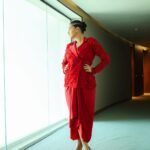 Neha Dhupia Instagram - Zooming into you ♦️…. . . . . . . . . #workmodeon #Ateam @anamikakhanna.in @misho_designs @diva_rose21 @karanrai001 @kiran_chhetri92 @thephotodost 📸