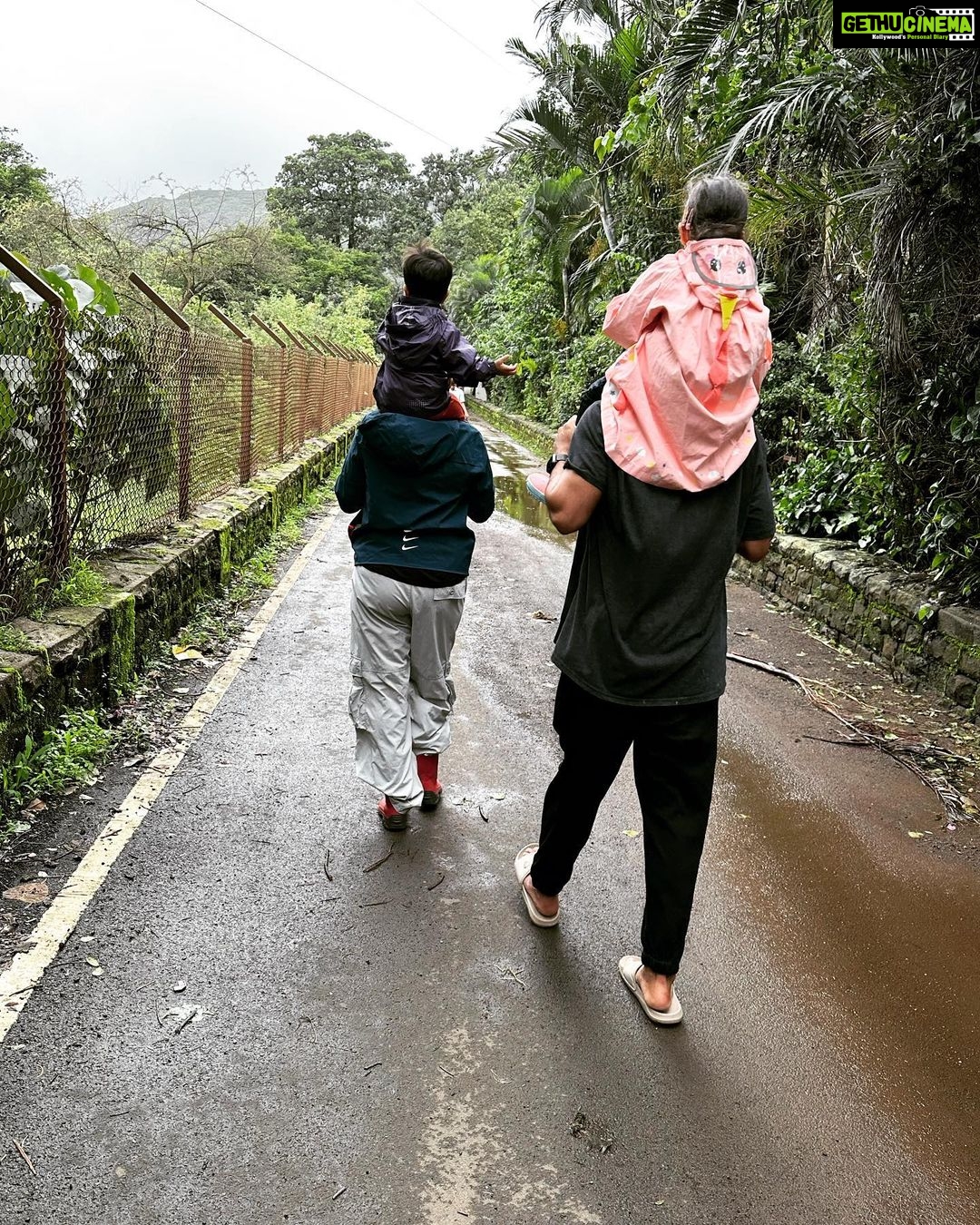 Neha Dhupia Instagram - Our weekend that was … road trips .. somewhere between the showers and being showered with love 💗 #friends #roadtrip #monsoon #lonavala #summer #family #friendslikefamily @simarkohli13 @life_of_a_restauranteur_ab @angadbedi @mehrdhupiabedi @guriqdhupiabedi