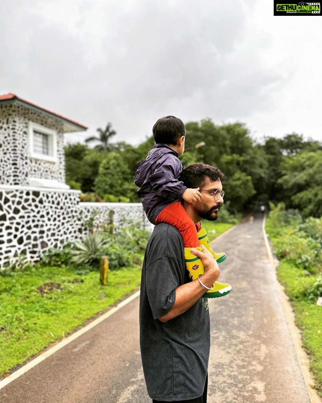 Neha Dhupia Instagram - Our weekend that was … road trips .. somewhere between the showers and being showered with love 💗 #friends #roadtrip #monsoon #lonavala #summer #family #friendslikefamily @simarkohli13 @life_of_a_restauranteur_ab @angadbedi @mehrdhupiabedi @guriqdhupiabedi