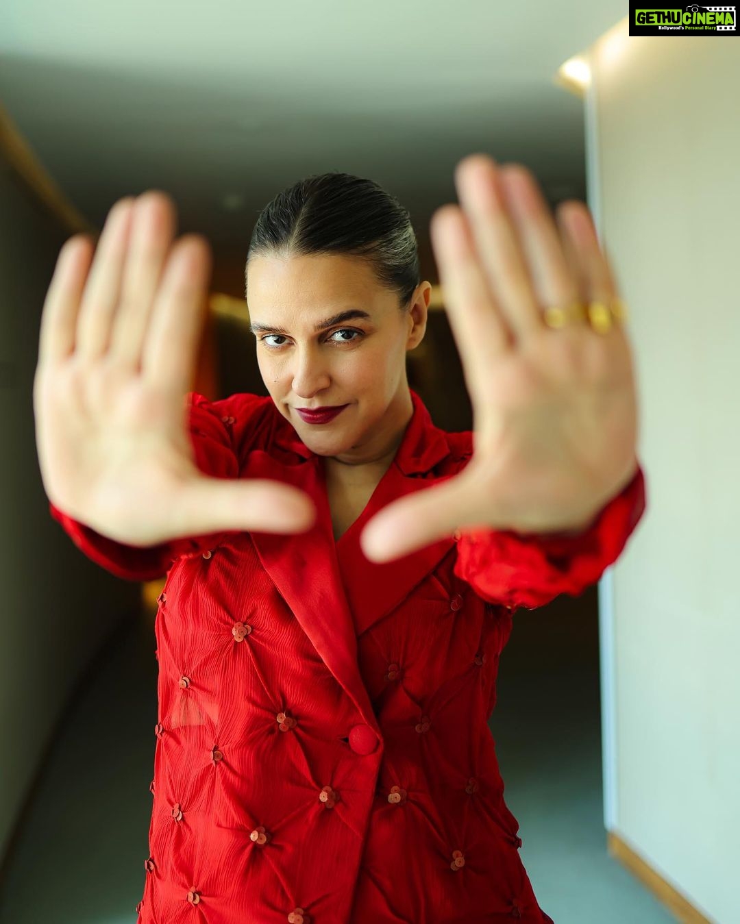 Neha Dhupia Instagram - Zooming into you ♦️…. . . . . . . . . #workmodeon #Ateam @anamikakhanna.in @misho_designs @diva_rose21 @karanrai001 @kiran_chhetri92 @thephotodost 📸