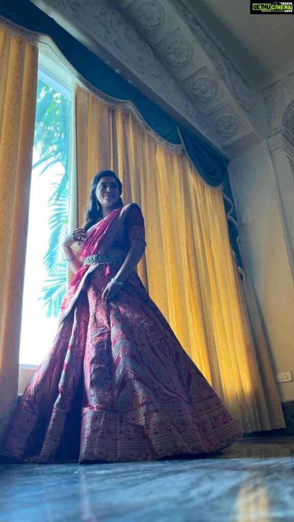Neha Gowda Instagram - Shooting for Punyavathi and being Gombe was an absolute blast! The love and support from you all means the world to me. The team is filled with incredible people who have hearts of gold. It was a pleasure working with you all! @chandrakala.mohan.official @_priyanka_ds @bhuvana_official @thebhuvisatya @ashoka_ba_official @meghashree_official @vinayramprasad @archanagaikwadsachin @radha.jai06 @shruthi_seride Thank you so much! 🙏😊 Special thanks to @colorskannadaofficial @_sathishkrishna_ @karthikparadkar @bhaskar_.s.s Outfit - @swandesignerstudio