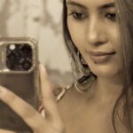 Neha Gowda Instagram - One in my draft from a long time !!! It’s time for it be on my wall coz this is my fav song !! #reels #selflove #selfie #instagram #instareels #smile #mirrorselfie #selfievideo