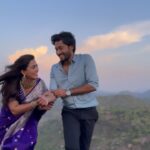 Neha Gowda Instagram - Yen heLana hing maaDavrge? 🤷🏻‍♂️🤦🏻‍♂️ . . @neharamakrishna thanks for being such a cutie cutie person madamji 🫂❤️ . . #NehaRamakrishna #gombe #BhuviSatya #punyavathi