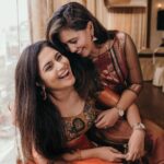 Neha Gowda Instagram - My sister is both my mirror and my opposite!! Do you have a sister ? Tag them 👇🫶 Pic credits - @storiesby.rg