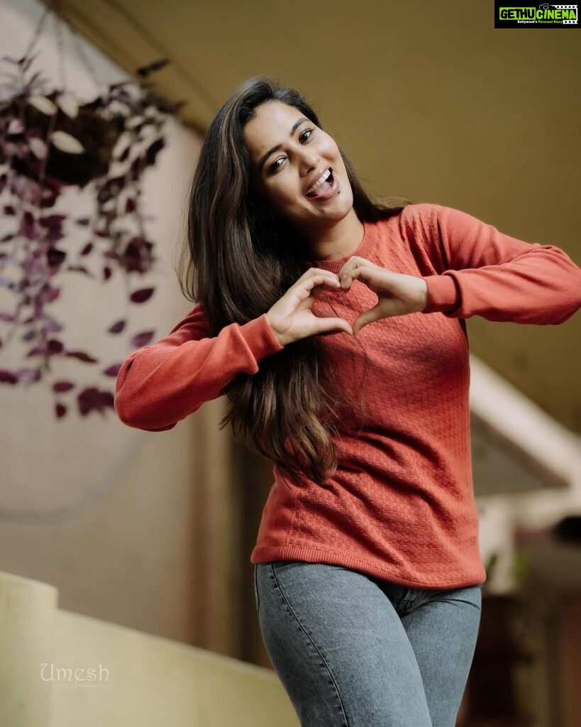 Neha Gowda Instagram - Happy Sunday 🫶🧡 PC - @umesh__photography___ #sunday #funday #happy #faces #have #a #great #day