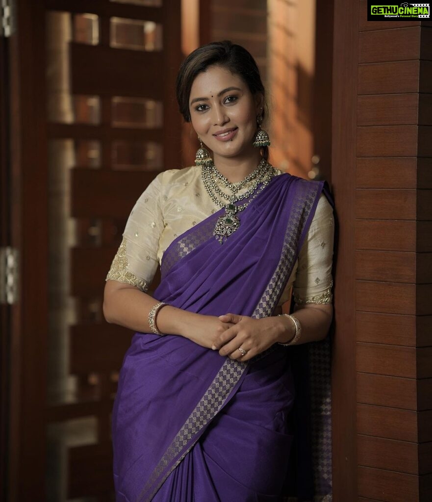 Neha Gowda Instagram - 🫰⭐️ 📸 - @umesh__photography___ Makeup- @neharamakrishna Hairstyle- @neharamakrishna 🙃 Saree - @sumajaramakrishna Blouse - @sonugowda Jewels - @beadedtreasuresjewelry Bangalore, India