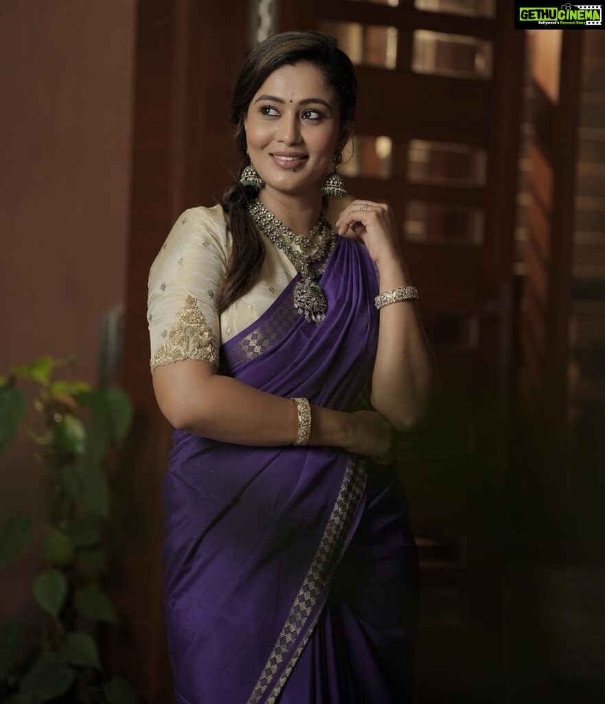 Neha Gowda Instagram - 🫰⭐ 📸 - @umesh__photography___ Makeup- @neharamakrishna Hairstyle- @neharamakrishna 🙃 Saree - @sumajaramakrishna Blouse - @sonugowda Jewels - @beadedtreasuresjewelry Bangalore, India