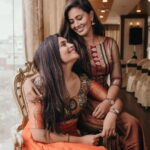 Neha Gowda Instagram - My sister is both my mirror and my opposite!! Do you have a sister ? Tag them 👇🫶 Pic credits - @storiesby.rg
