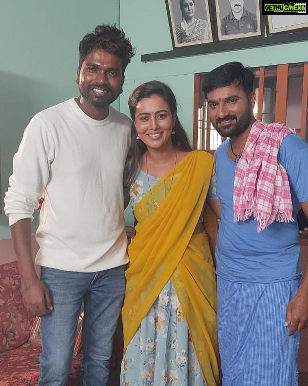 Neha Gowda Instagram - One person brings out the emotion in me and the other responds equally ,sometimes even more! That’s all because of the bond v have created behind the screen !! Thank you for creating and moulding GIRIJA so much … and the love I’m receiving from audience is more than I expected !!! Thank you director sir @samprithviii Thank you annaiya @shastryc Thank you my dear lovely audience !!! Some more flashback and much more waiting to present to you all… Stay tuned to @starsuvarna at 8pm . Love ❤️ to all ❤️🫰