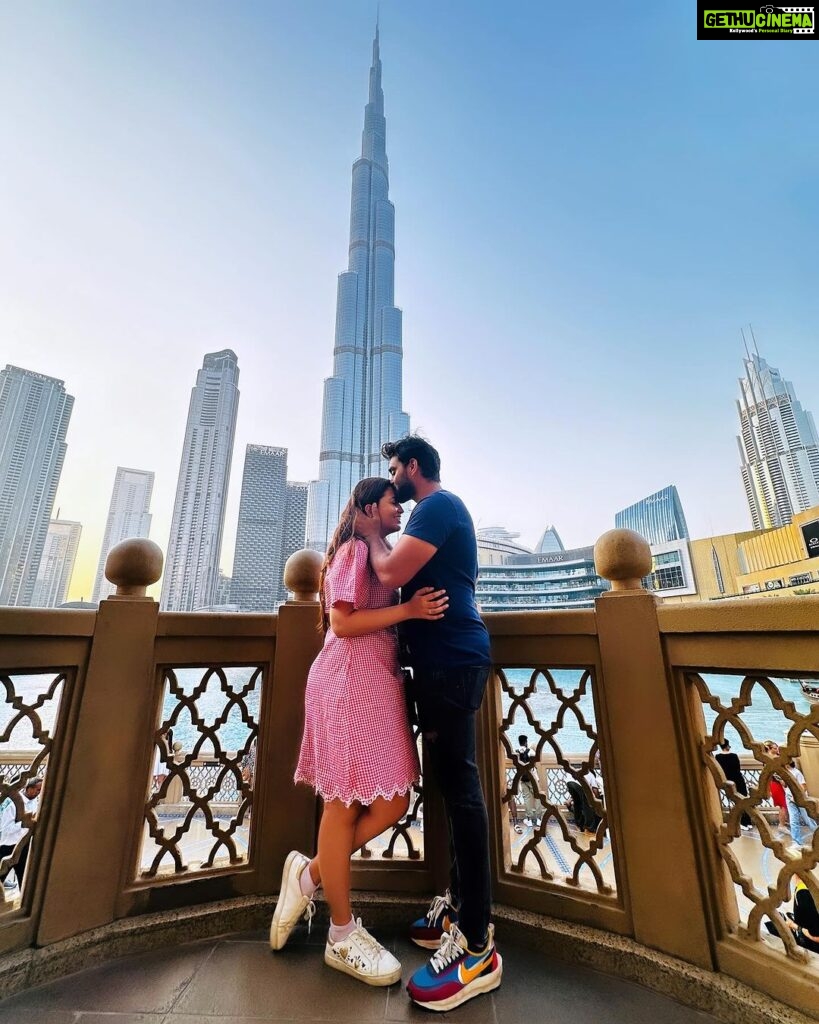Neha Gowda Instagram - You glow brighter when you’re in love with a real man !! 👍🏼❤️🫶 @chandangowda18 #love #is #in #air #dubai #traveldairies #bhurjkhalifa Burj Khalifa