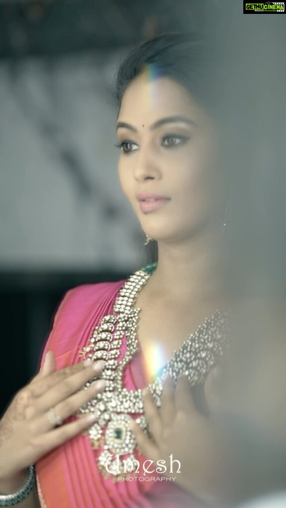 Neha Gowda Instagram - Happy ayudha Pooja Video captured by @umesh__photography___ Saree from my wardrobe 😉 Blouse @swandesignerstudio Jewels @beadedtreasuresjewelry Make up @neharamakrishna #instareels #reels #dasara #ayudhapooja #saree #festive #wear