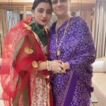 Neha Marda Instagram - Warm wishes to all the married women observing a fast on this auspicious day of Hartalika Teej! with my saasu maaa ❤️ . . #nehamarda #teej2023 #hariyaliteej #hartalikapooja🌸🌿🙏