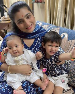 Neha Marda Instagram - Anaya's First Rakshabandhan ❤️
@avyay.deora 
.
.
.
#nehamarda #babyanaya #rakshabandhan #rakhi #bhai