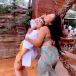 Neha Marda Instagram - Aisa kyuu hota hai ? ❤️😂 . . . 📍 @ohlalagoa #goa #vibe #friends #goatrip