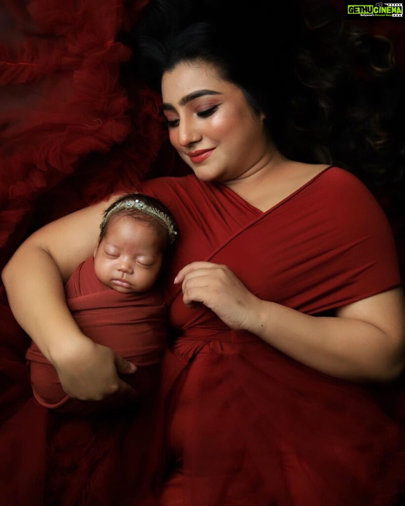 Neha Marda Instagram - My happy pill , always. #babyanaya . . . #nehamarda #newbornphotography #mommy #mommylife #mom #babygirl