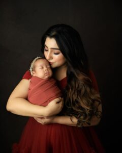 Neha Marda Instagram - When she was 3 months ❤️🍼
#babyanaya 
.
.
Wearing @rubab_couture 

#nehamarda #mommy #newbornphotography #newbornphotoshoot #mommylife