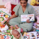 Neha Marda Instagram - Thank you Anaya for making me mommy and choosing me as your mother . I will always and forever love you ❤️ Happy daughter's day my love. @anaya_.agrawal Thank you for sending books @dreamland.publications @richa.ashah . . . #nehamarda #babyanaya #mommy #happydaughtersday #babygirl Makeup @ornate2019