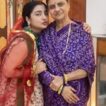 Neha Marda Instagram – Warm wishes to all the married women observing a fast on this auspicious day of Hartalika Teej! 
with my saasu maaa ❤️

.
.
#nehamarda #teej2023 #hariyaliteej #hartalikapooja🌸🌿🙏