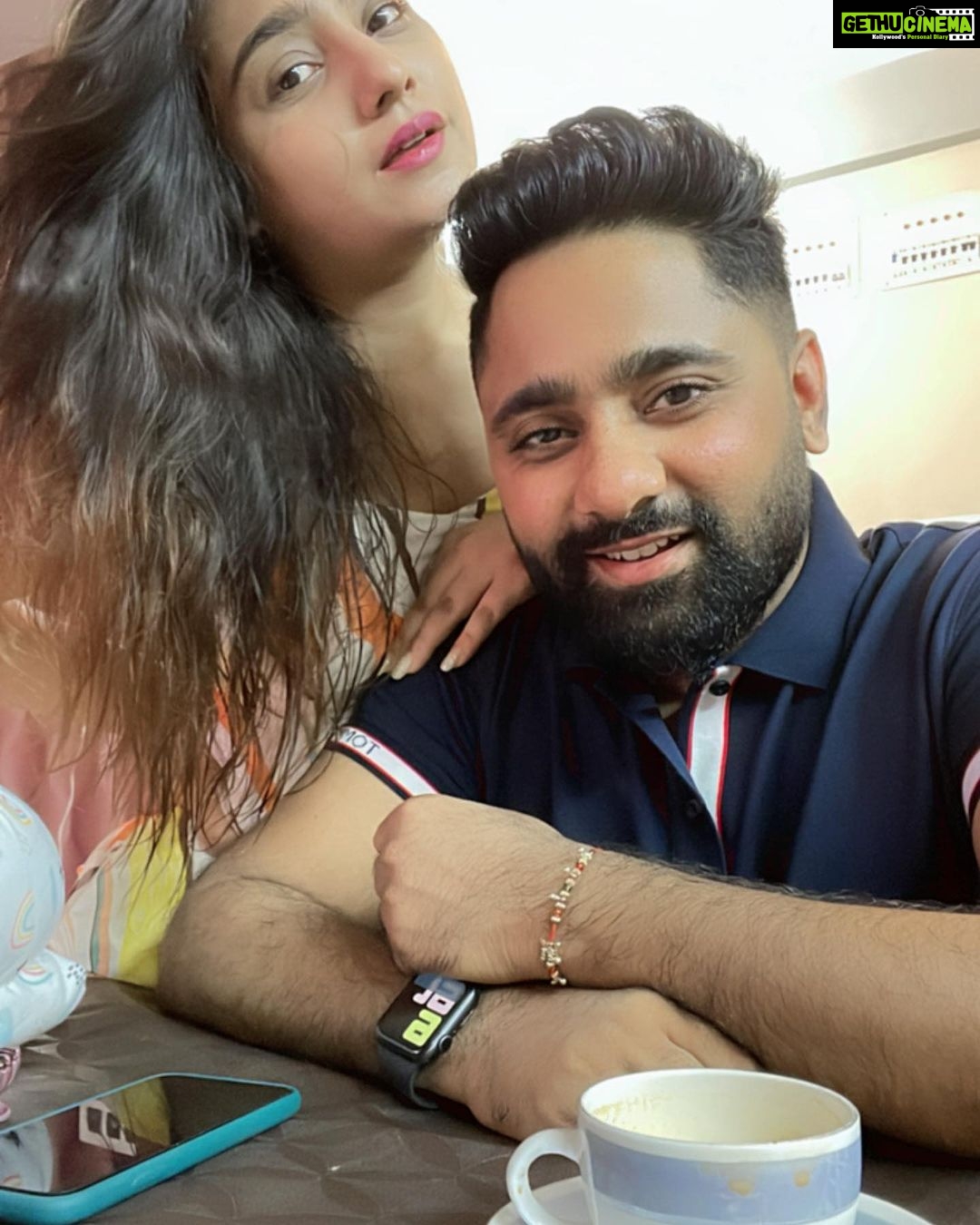 Neha Marda Instagram - Thanku for coming .. it means a lot to me bhaiya . I don’t say it ever but I love you ❤️ #rakshabandhan #bhaiya #love