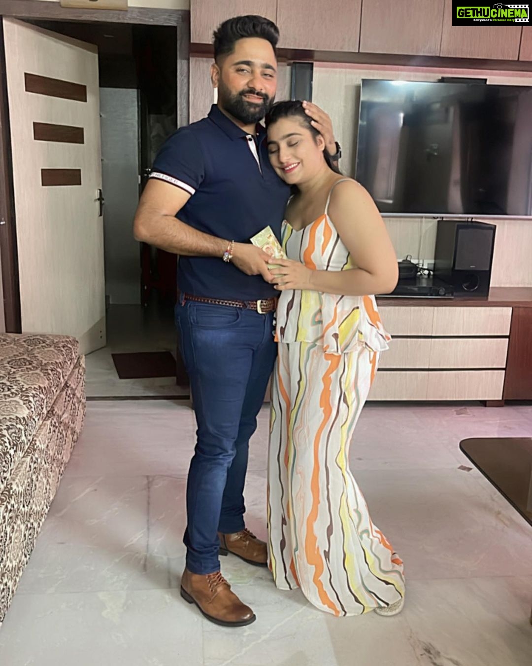 Neha Marda Instagram - Thanku for coming .. it means a lot to me bhaiya . I don’t say it ever but I love you ❤️ #rakshabandhan #bhaiya #love