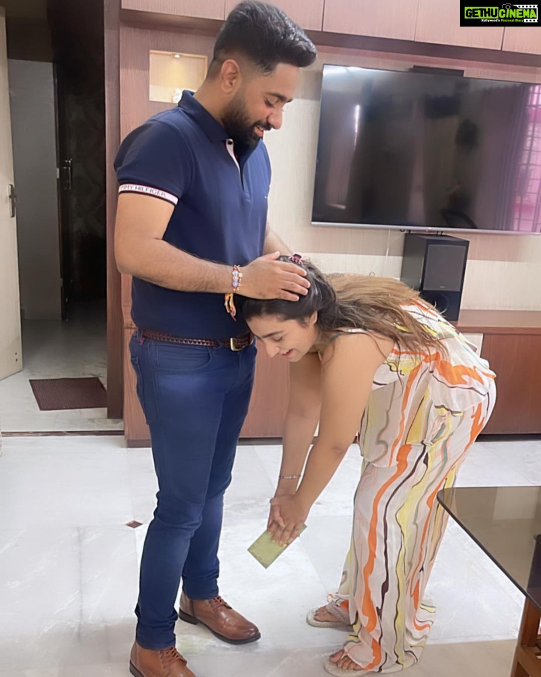 Neha Marda Instagram - Thanku for coming .. it means a lot to me bhaiya . I don’t say it ever but I love you ❤️ #rakshabandhan #bhaiya #love