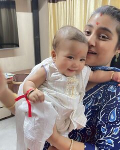 Neha Marda Instagram - Anaya's First Rakshabandhan ❤️
@avyay.deora 
.
.
.
#nehamarda #babyanaya #rakshabandhan #rakhi #bhai