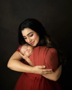 Neha Marda Instagram - When she was 3 months ❤️🍼
#babyanaya 
.
.
Wearing @rubab_couture 

#nehamarda #mommy #newbornphotography #newbornphotoshoot #mommylife