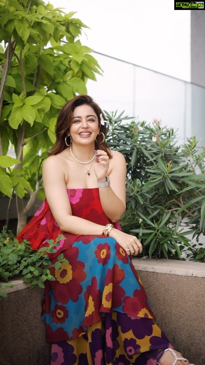 Neha Pendse Instagram - Take me where I can feel the breeze 🌊