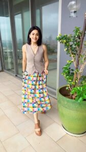 Neha Pendse Instagram - When it’s formal , feminine yet full of life 💼🌂👛 #prints #grwm #formal #dopaminedressing
