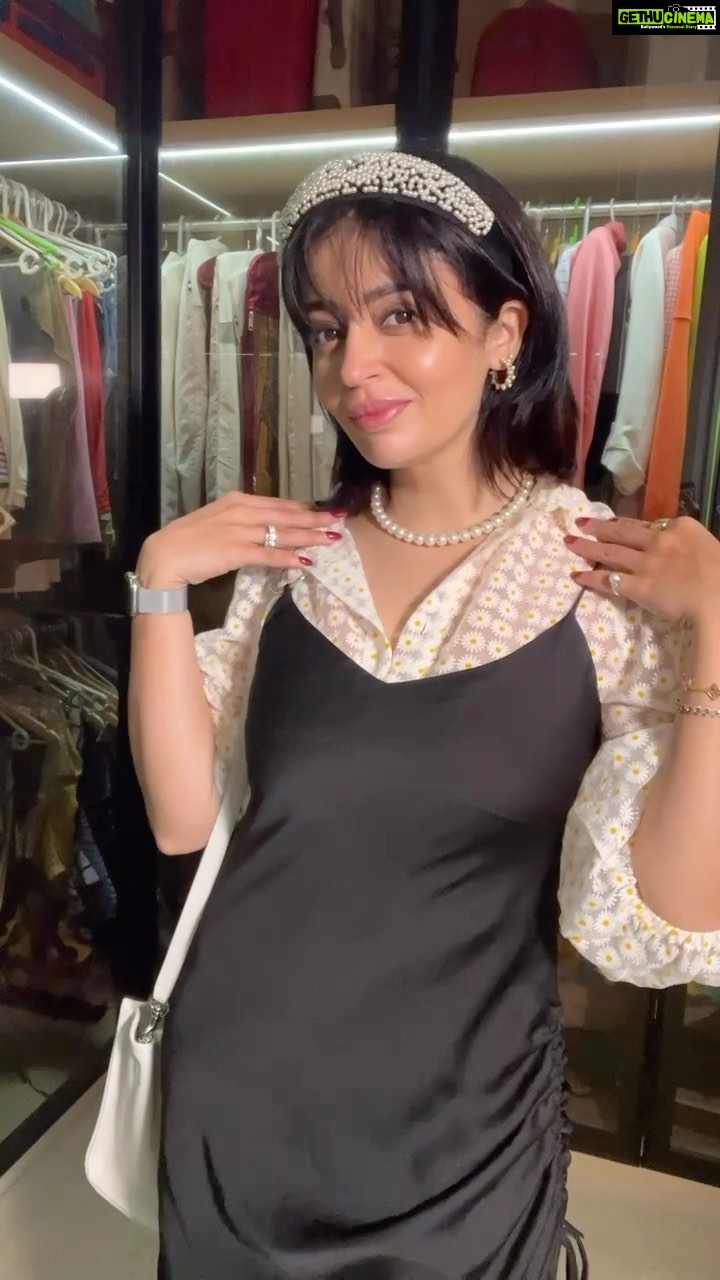 Neha Pendse Instagram - Having fun with my little black dress 🐻