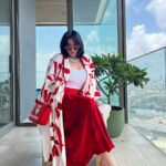 Neha Pendse Instagram - Kaun hai jisne dubara mujhe mudkar nahi dekha. Who is he. Naaahh sabb dekhte hai 😝