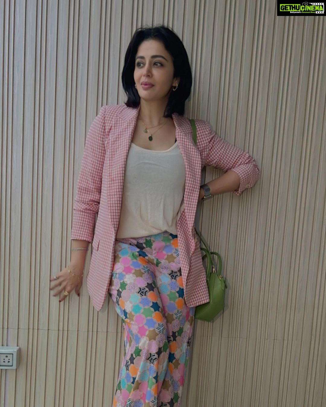Neha Pendse Instagram - Do u like to experiment with prints, patterns and colours. I clearly do 🥨 #dopaminedressing #grwm #prints