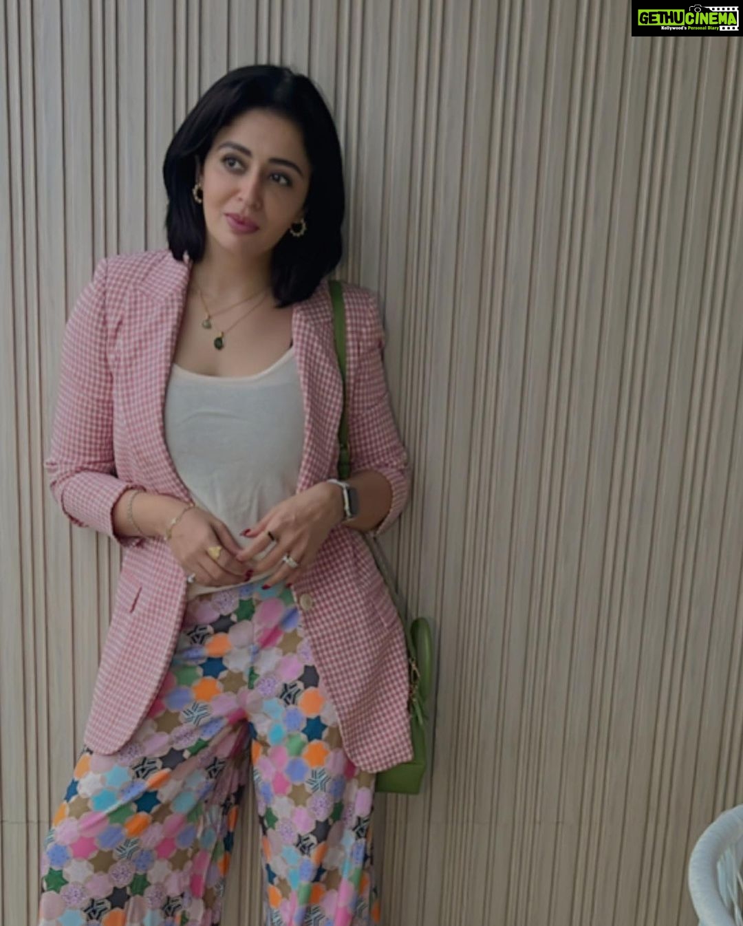 Neha Pendse Instagram - Do u like to experiment with prints, patterns and colours. I clearly do 🥨 #dopaminedressing #grwm #prints