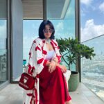Neha Pendse Instagram - Kaun hai jisne dubara mujhe mudkar nahi dekha. Who is he. Naaahh sabb dekhte hai 😝