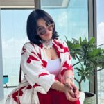 Neha Pendse Instagram - Kaun hai jisne dubara mujhe mudkar nahi dekha. Who is he. Naaahh sabb dekhte hai 😝