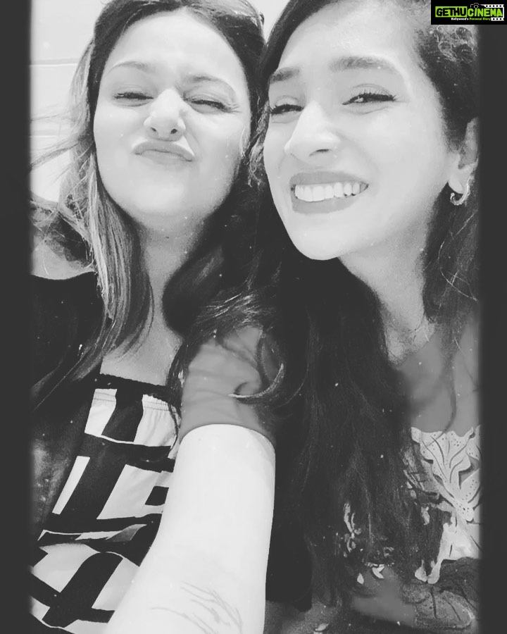 Nehalaxmi Iyer Instagram - βοΈ Espresso-ing my love for coffee shops where memories brew, one cup at a time! πππππ ππ πΉππ . . . π» New #foodiefriday video is out βοΈ . . . . . . . . . . . . . . . #sunflowers #yellow #cafΓ© #cutecafe #coffeemachine #coffee #cute #ishqbaaz #instadaily #photooftheday #coffeelover #instagood #explore #love #youtubevlog #foodvlogger #foodvlog #youtube #mumbai #india Bandra Mumbai