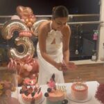 Nia Sharma Instagram - 33 today! 🥳❤️ On a cake-cutting spreee .. With every swipe the Happy Birthday chorus gets only worse. But theseeee areeee my Frandssaaaassaaa.. 🥰❤️ vibe to aise hi banti hai😅 Thank you Virginia. Appu, joory, foram,Freda shaali, Rida… for those pretty looking Fancy Cakes and bouquets you guys sent❤️ @vinayyshrma thanks for the biggest ballon bouquet proclaiming 33 loud . Missed you and mom a lot😀❤️t