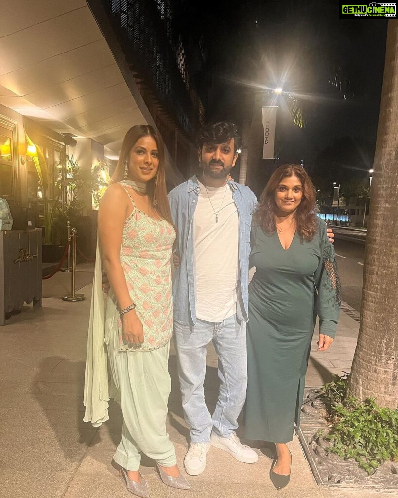 Nia Sharma Instagram - The Sharma’s 🥰❤️Raksha bandhan .. @vinayyshrma @ushaa2863 @ditas.mumbai Thank you for hosting us on such a special occasion.. Had the best time relishing every meal on the table. Hi 5 to my fav. El patron😀🥂 @magicianzenia your father and you🙌 blew our minds😜 Ditas Mumbai