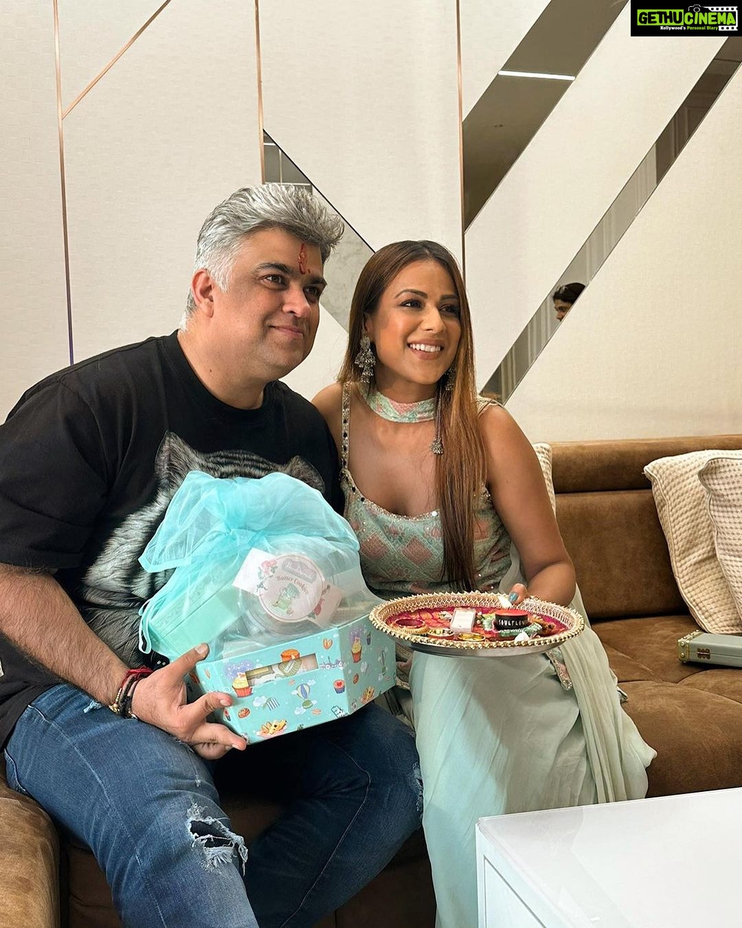 Nia Sharma Instagram - Cutest Raksha bandhan day and Eternal Ek Hazaron Reunion … 🥰❤️ Wouldn’t have been possible without @siddharthpmalhotra @sapnamalhotra01 (my dearest bhaiya bhabi😀🥰❤️) @krystledsouza @vinayyshrma @ushaa2863