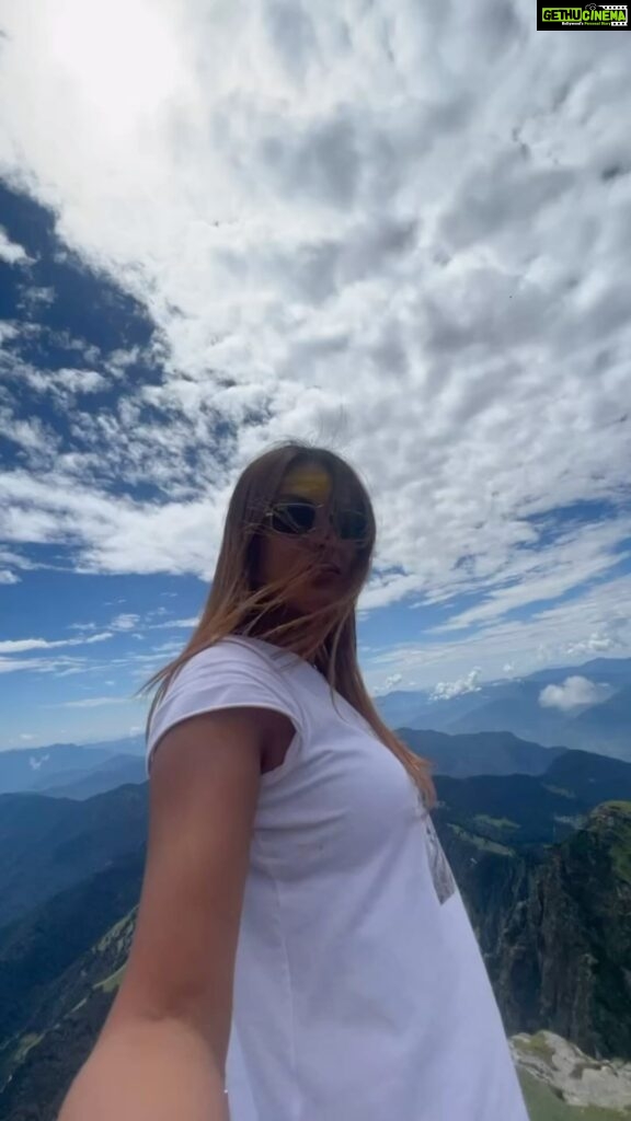 Nia Sharma Instagram - Trekked right uptil Chandrashila Peak… That’s where I touched the sky.. #uttarakhandheaven