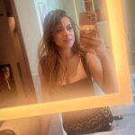 Nia Sharma Instagram - Didn’t fill the tub coz I was heading to the beach 🏖️
